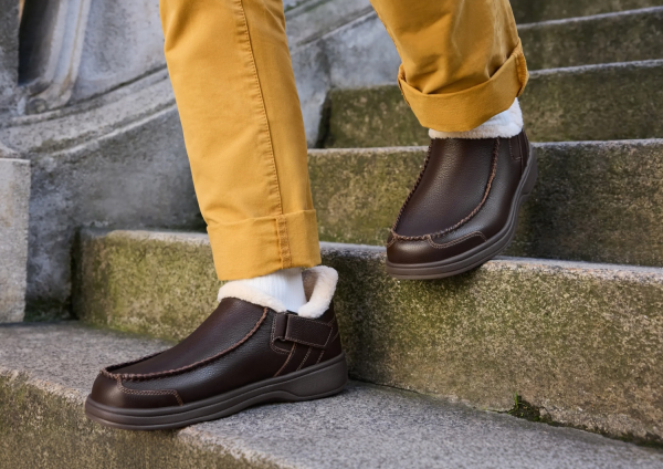 Orthofeet® | Vito | Braun Leder | Hands-Free Slipper mit Fersendämpfung | Herren Hausschuhe